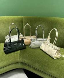 Picture of Prada Handbags _SKUfw239931588fw